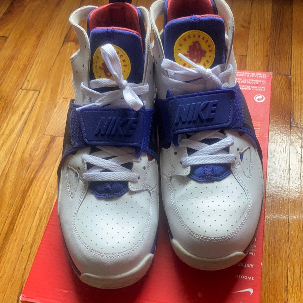 Worn maybe twice Air Trainer Huarache size 10.5